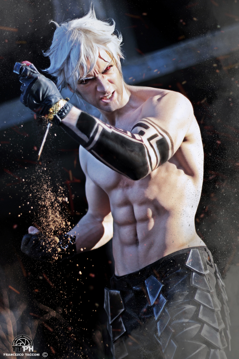 Cosplay by Leon Chiro | Photo by FTPH